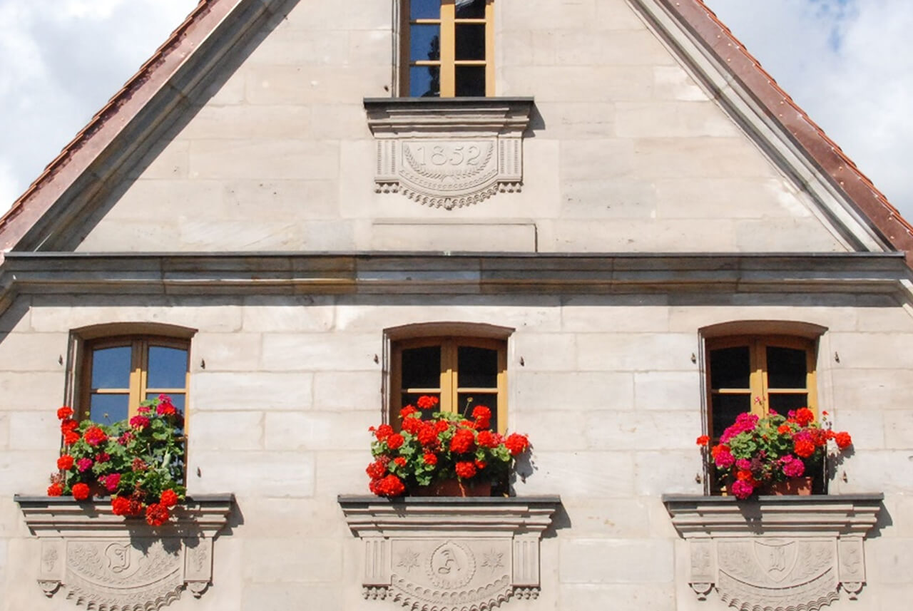 Fensterschürzen – Bindlach, Bad Bernecker Straße 7