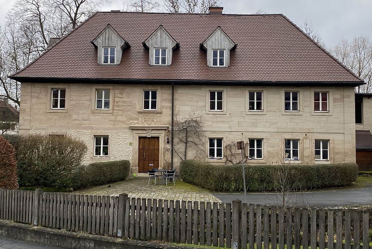 Fensterschürzen – Himmelkron, OT Lanzendorf, Griesplatz 1 1